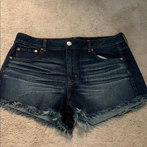Frayed denim shorts